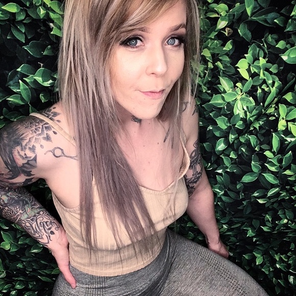 Meet your Posher, Stephanie - Picture 1 of 1